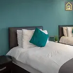 2 Bedroom Apartment At Blackpool , Top Notch Serviced Accommodation , Free Wifi